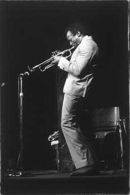Miles Davis der Buhne 1962 - copyright Lisl Steiner